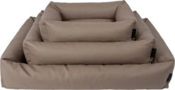 District 70 URBAN – Stoere Design Hondenmand – Imitatie Leer – Verkrijgbaar In Drie Maten – Donkergrijs, Latte Of Taupe – Kleur: Latte, Maat: S – 60 X 44 X 15 Cm